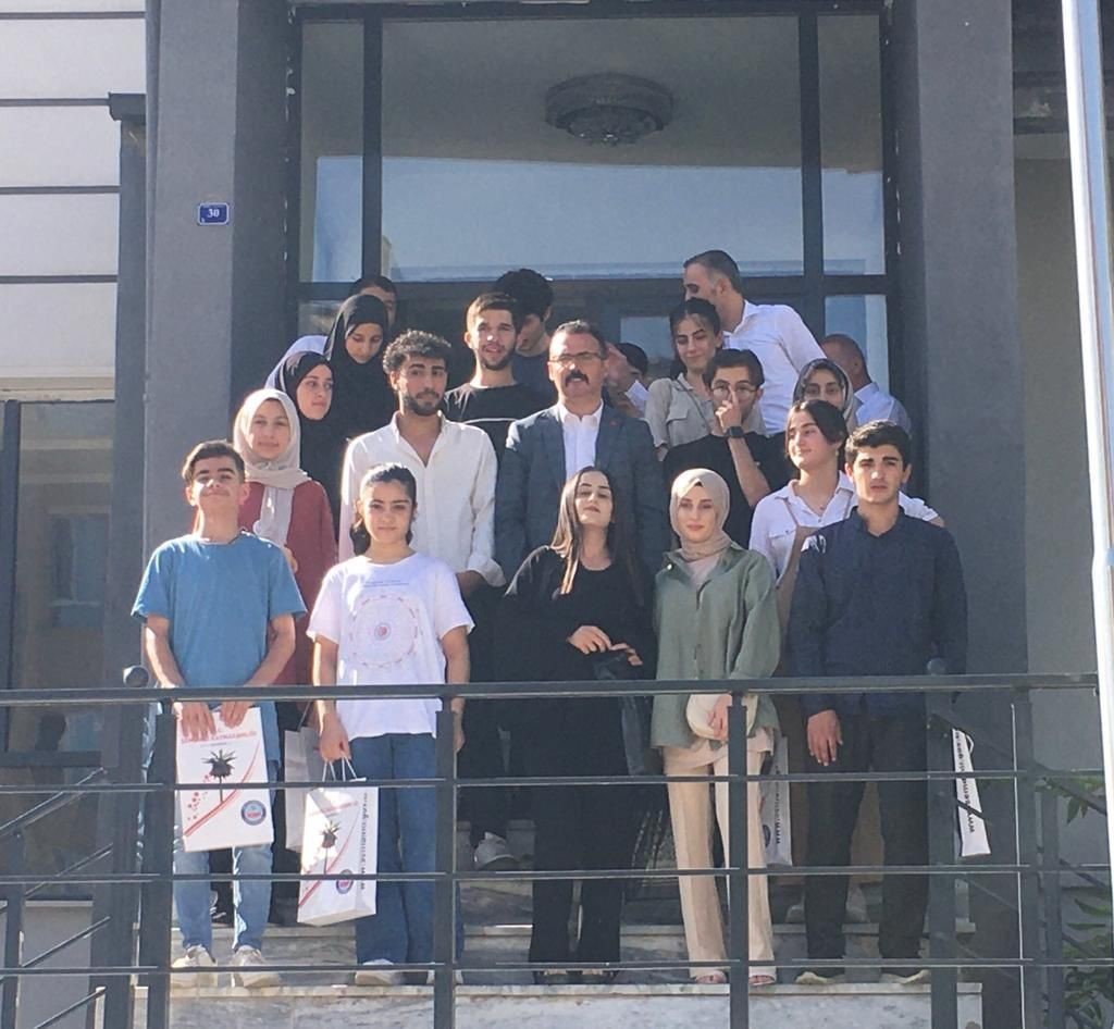 Şemdinli’de başarılı öğrenciler ödüllendirildi