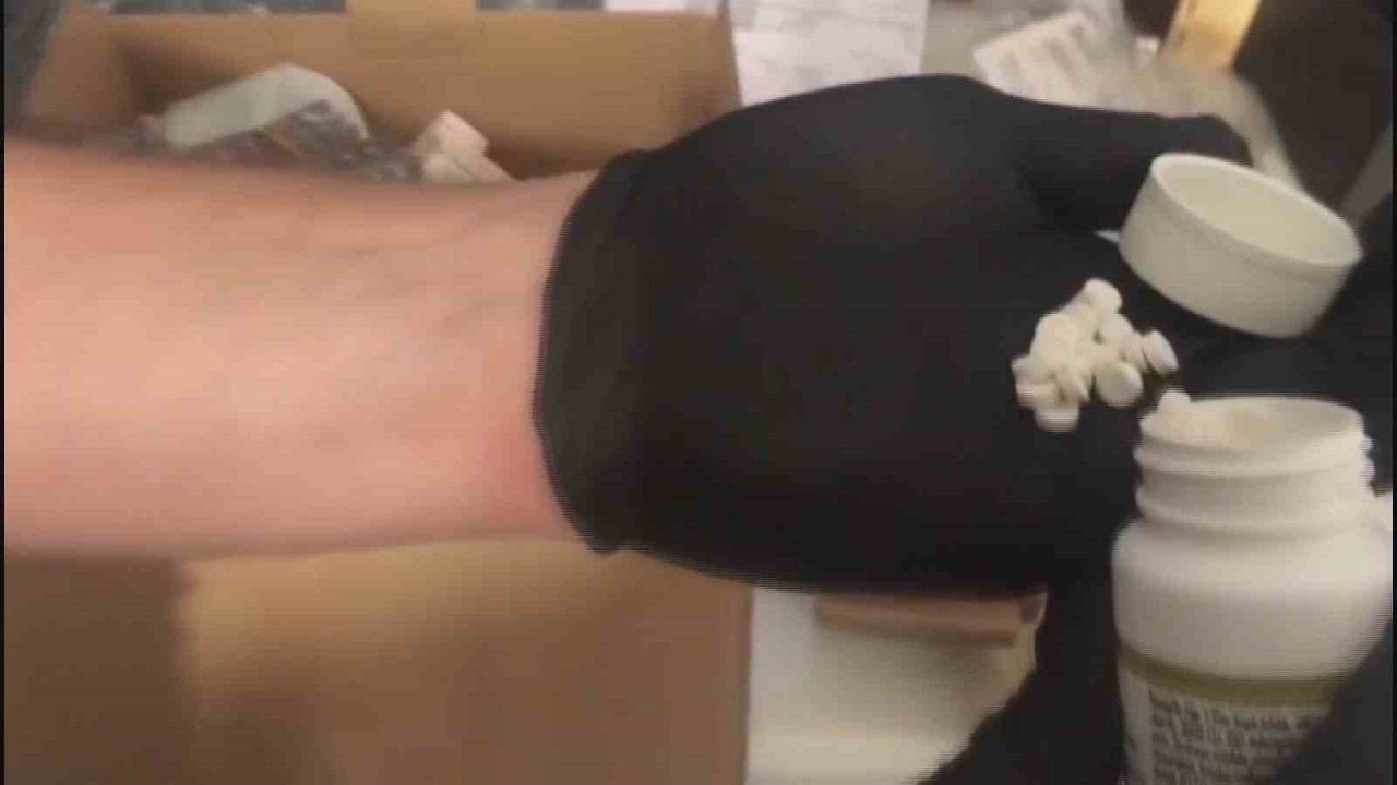 Kargo kutularından uyuşturucu çıktı