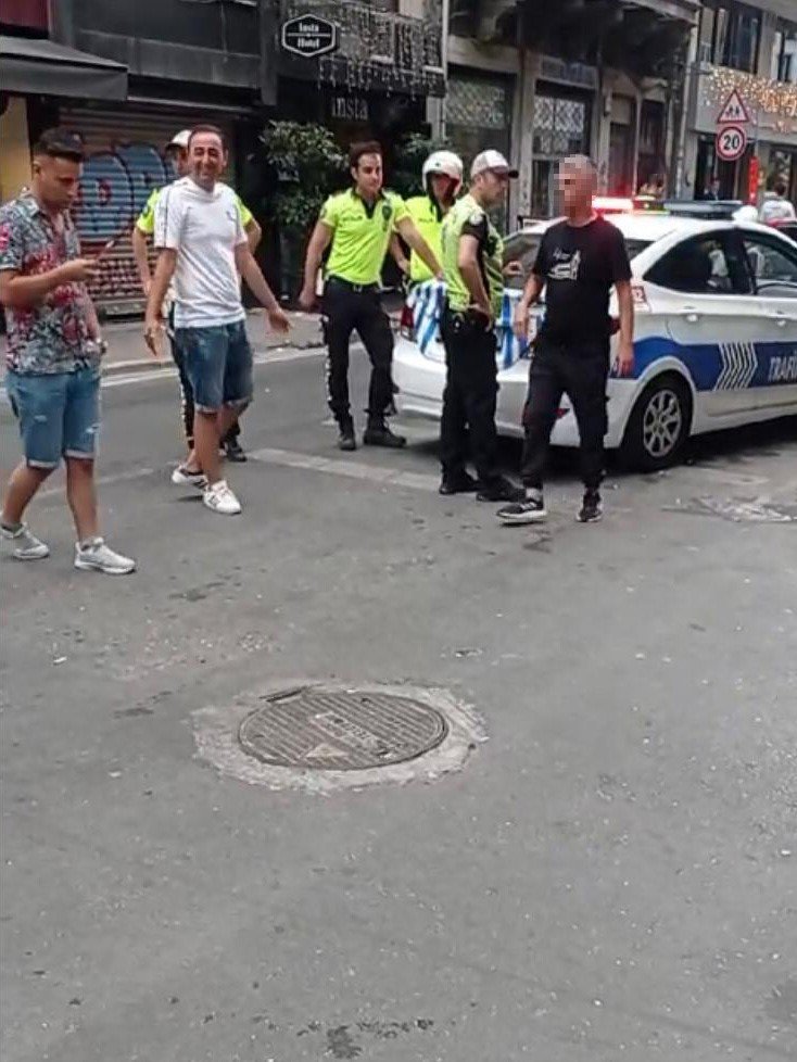 Kaza sonrası polisle tartışıp küfür eden adam gözaltına alındı