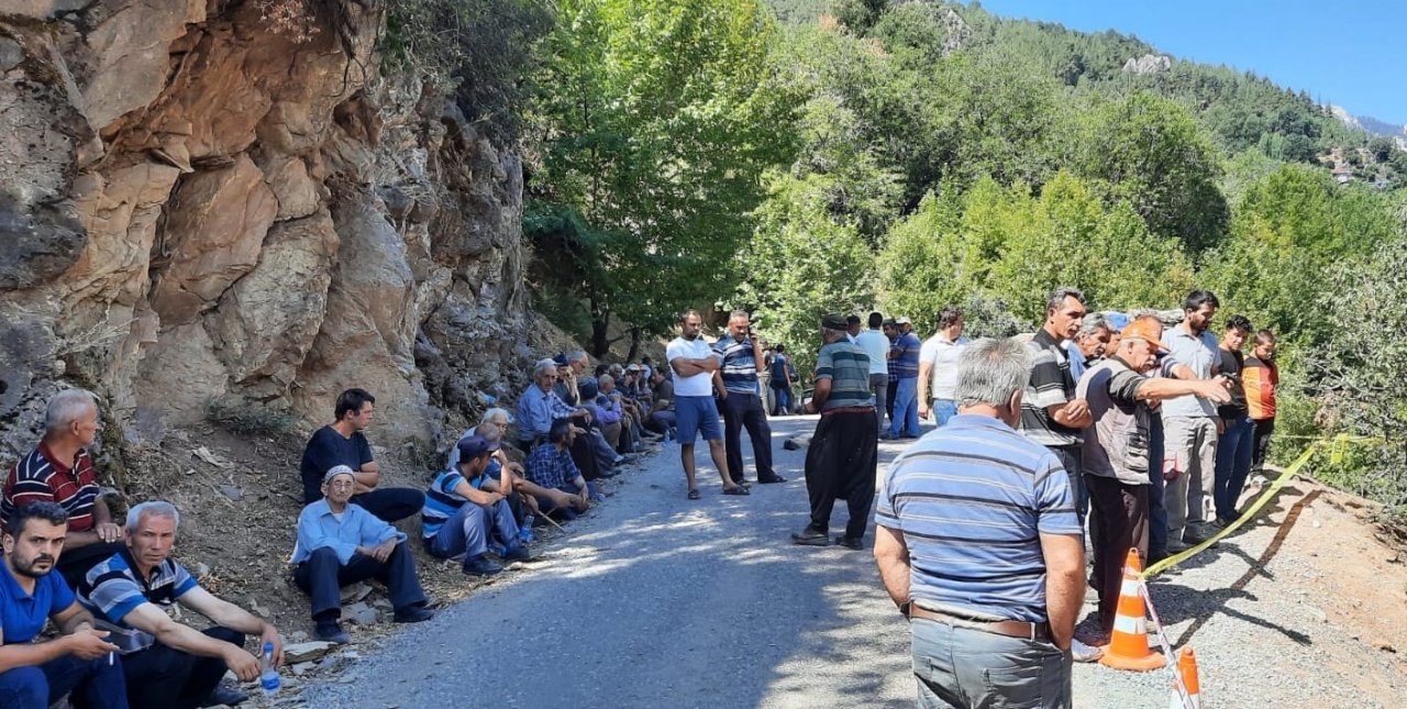 Karaman’da kamyonet Göksu Nehrine uçtu: 1 ölü, 1 yaralı