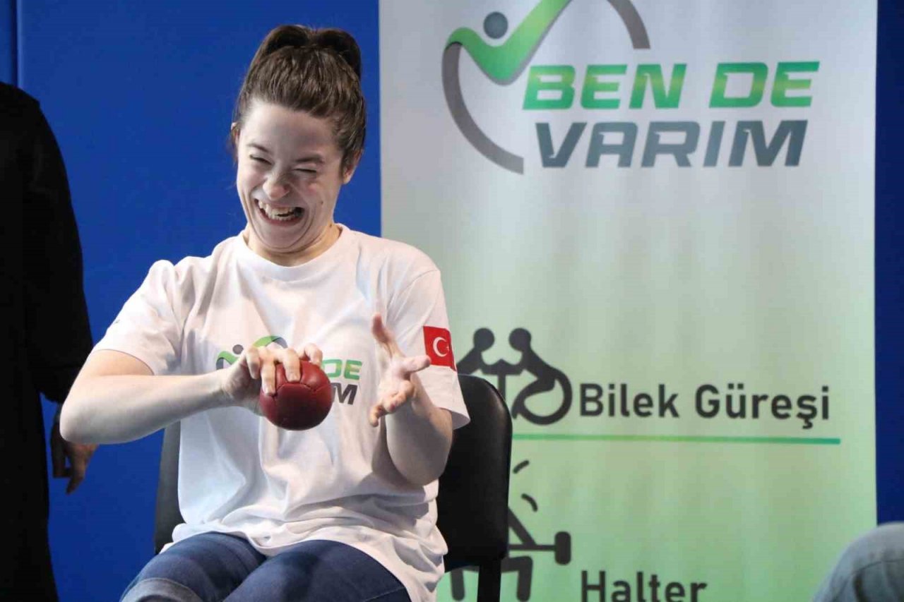 Serebral palsi hastası Ayşe, 3 ay önce tanıştığı sporda Türkiye 3’üncüsü oldu