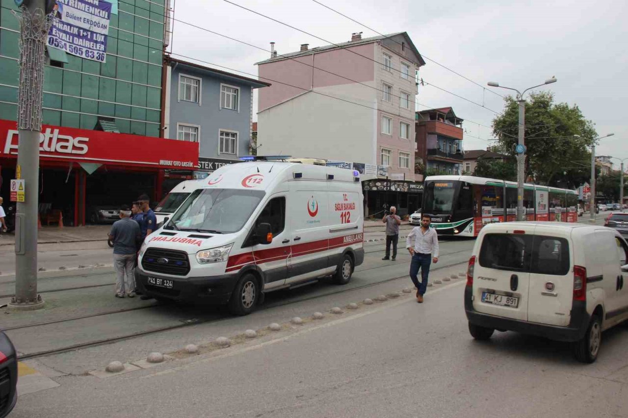 Otomobil ile çarpışan motosikletin sürücüsü yaralandı