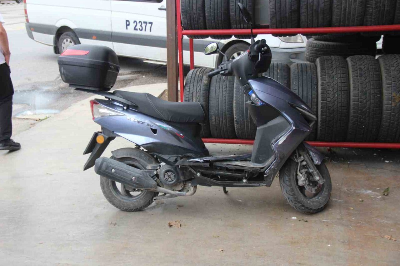 Otomobil ile çarpışan motosikletin sürücüsü yaralandı