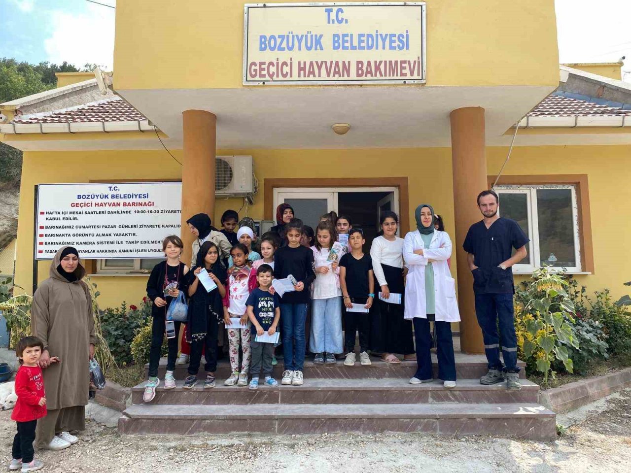 Kur’an kursu öğrencileri hayvan barınağını ziyaret etti