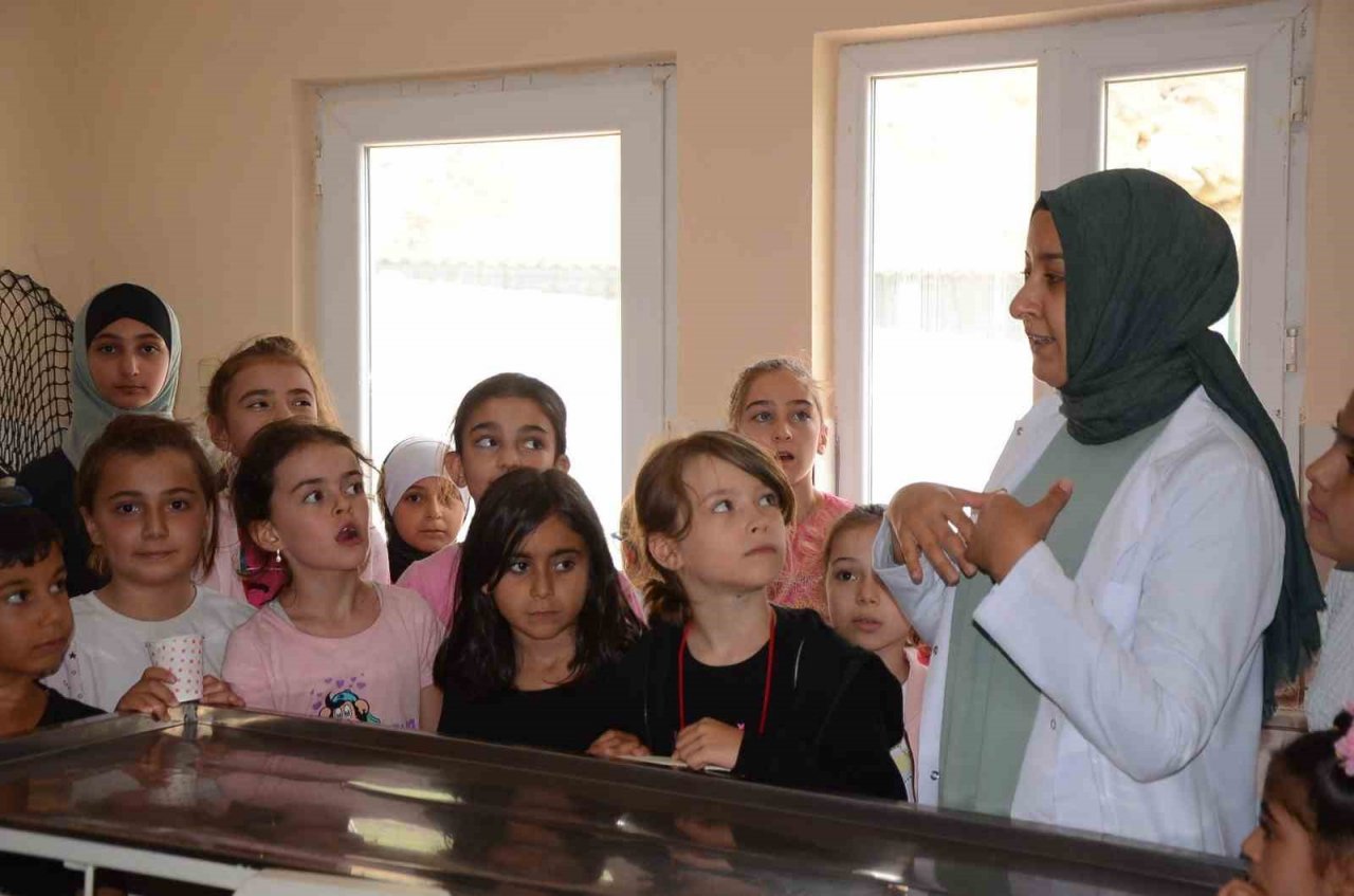 Kur’an kursu öğrencileri hayvan barınağını ziyaret etti