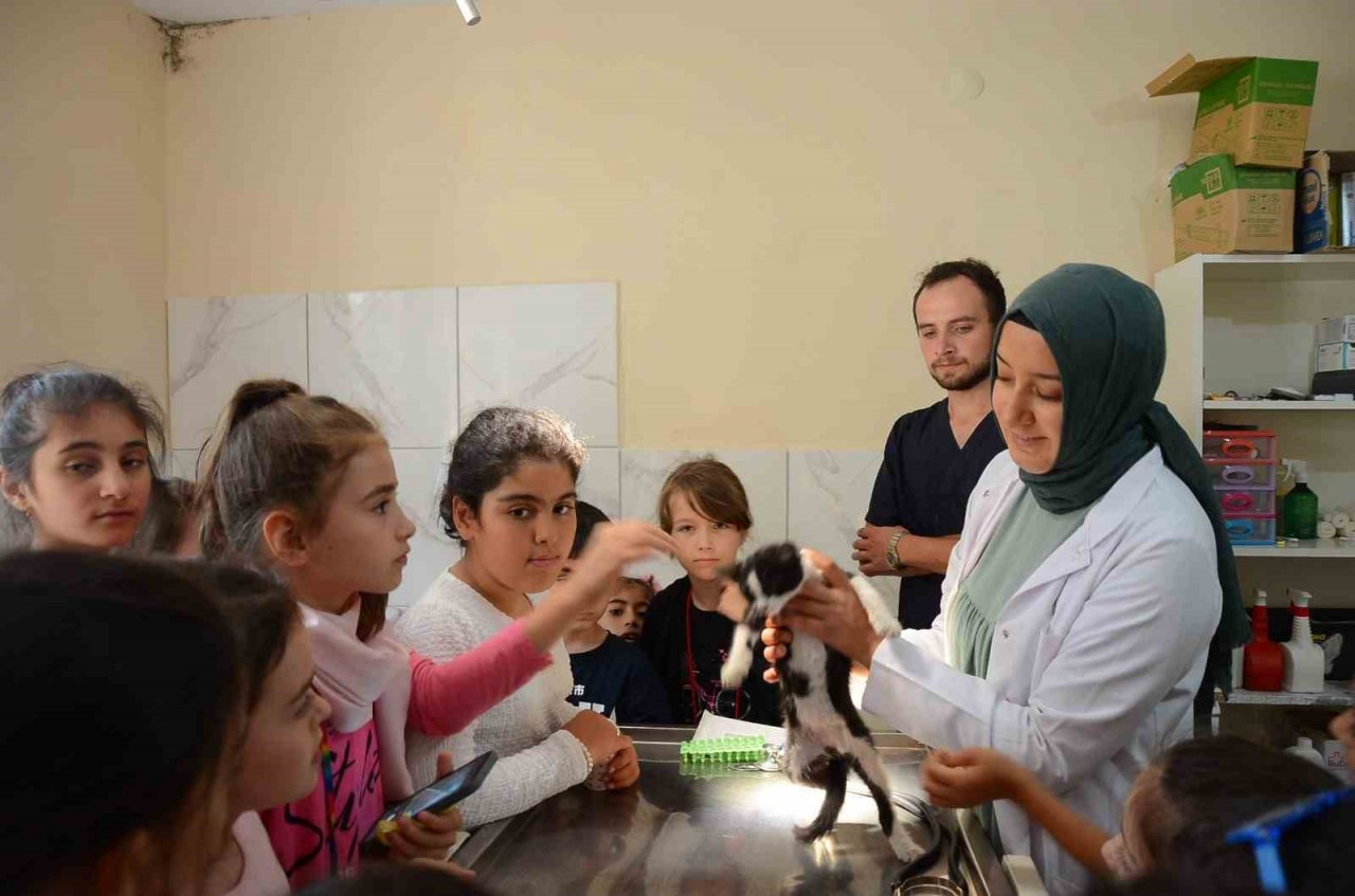 Kur’an kursu öğrencileri hayvan barınağını ziyaret etti