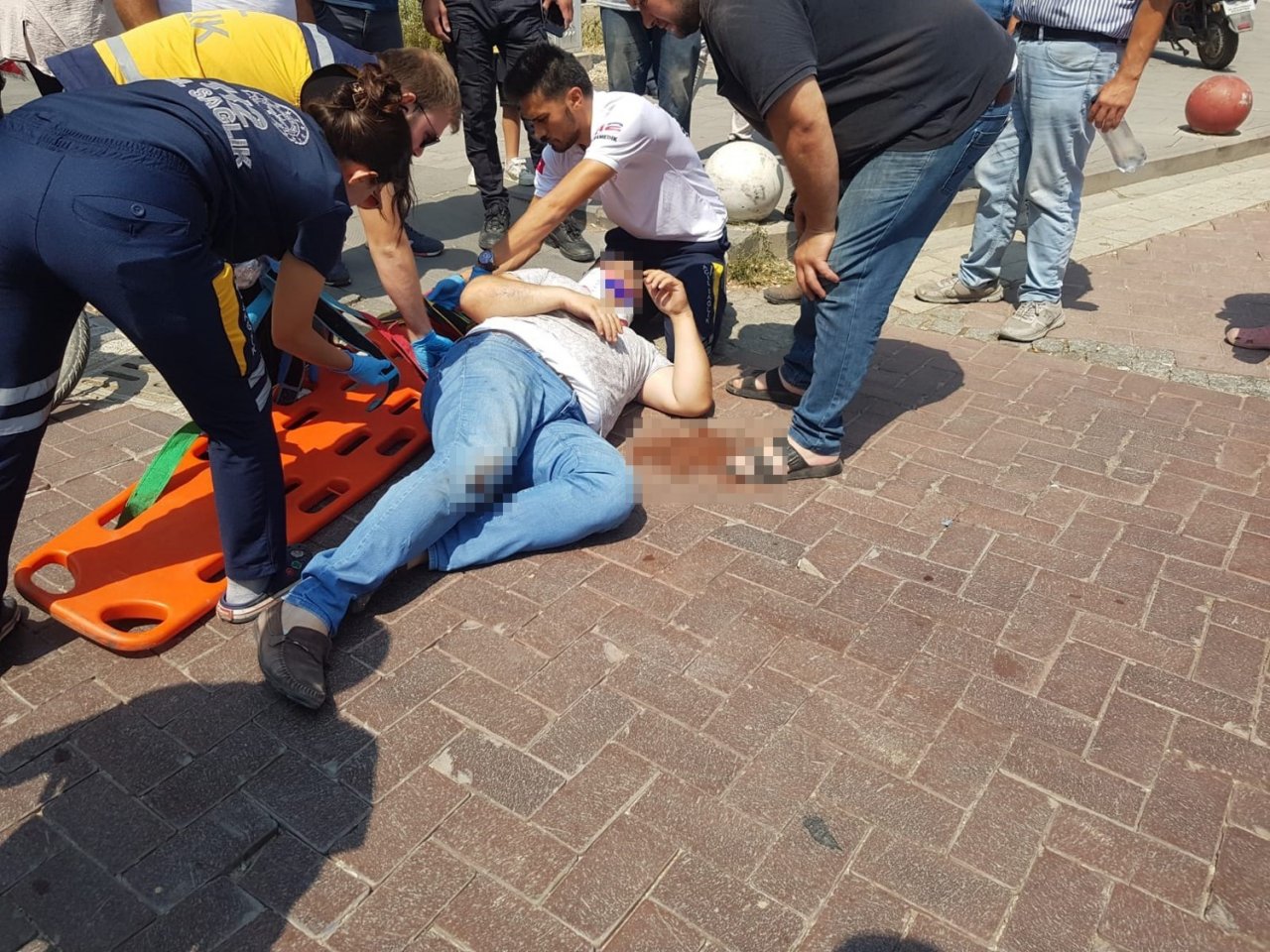 Elektrikli bisiklet otomobille kafa kafaya çarpıştı: 1 ağır yaralı