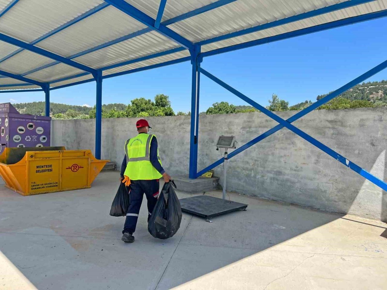 Menteşe’de bir yılda 11 bin ton atık toplandı