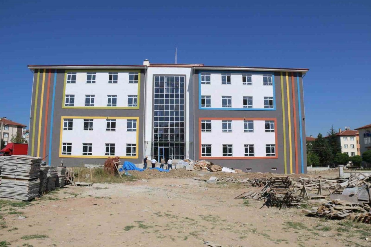 Müdür Başyiğit, okul inşaatlarında incelemelerde bulundu