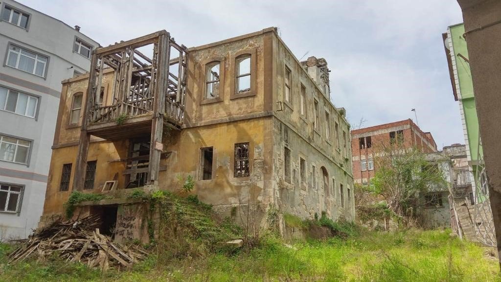 Tarihi konak gün yüzüne çıktı