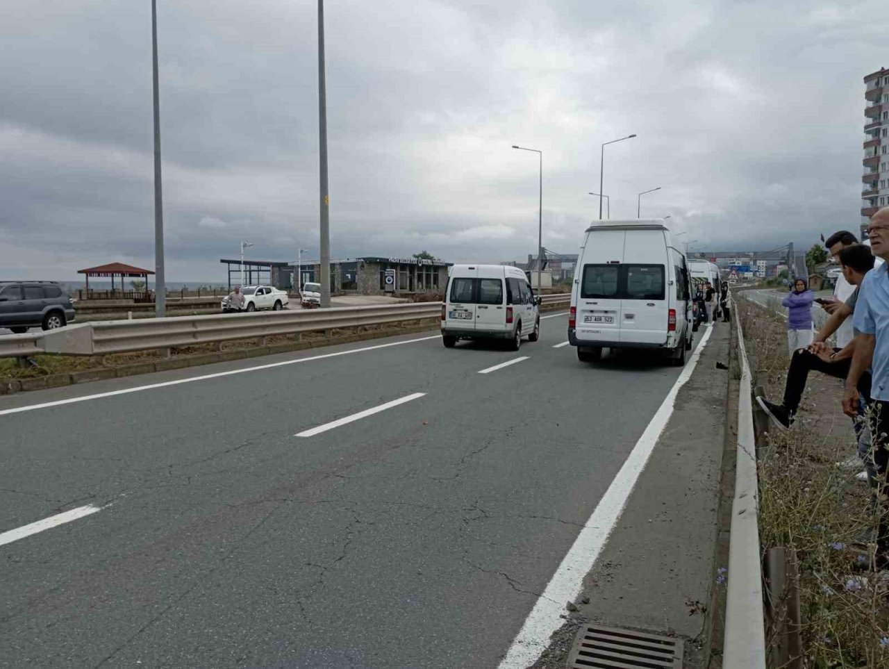 Rize’de otomobil ile minibüs çarpıştı: 1 yaralı