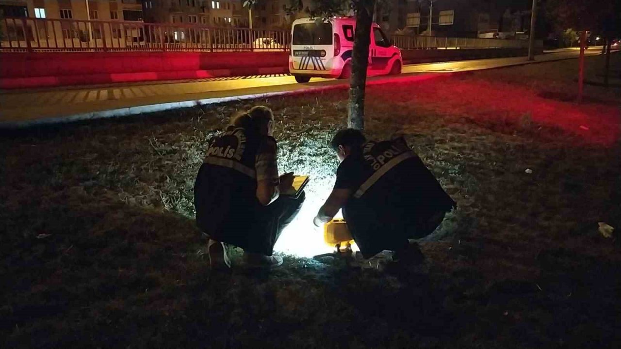 "Dur" ihtarına uymadılar, yanlarındaki tabancayı atıp kaçmaya çalıştılar