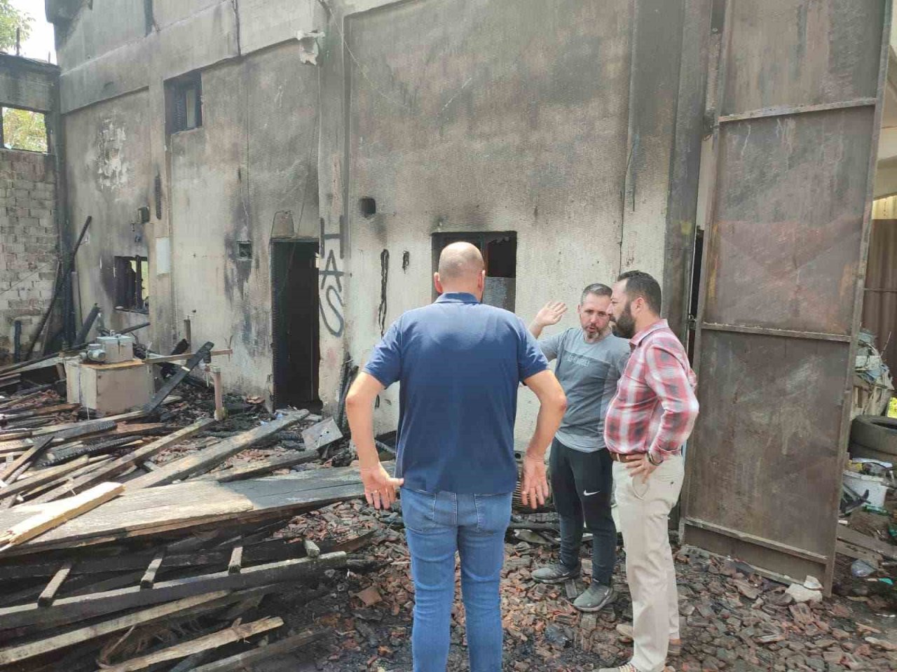 Simav’da orman ürünleri fabrikasında korkutan yangın