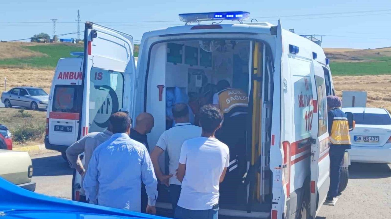 Kavşakta kaza 4 yaralı