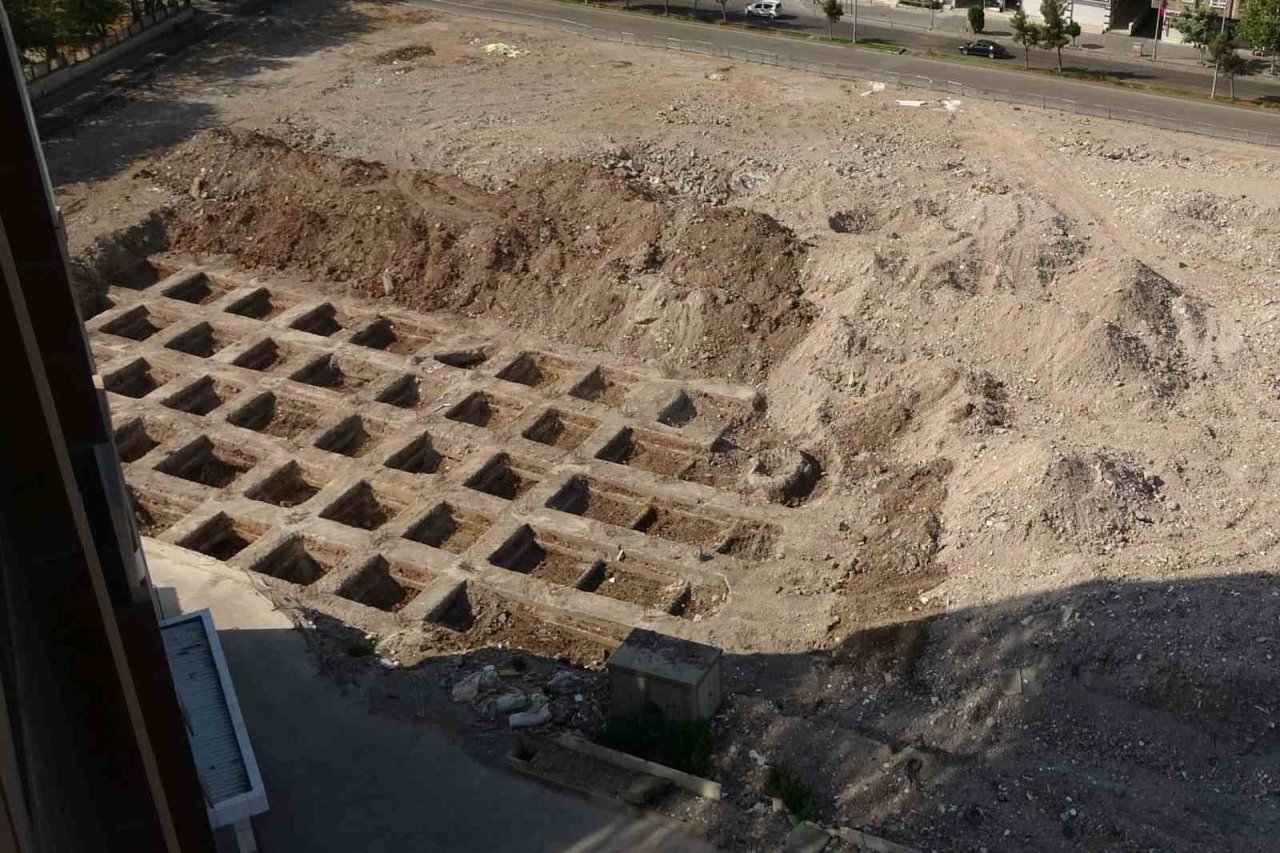 Diyarbakır’da 411 kişinin hayatını kaybettiği 6 yapıdan geriye dümdüz alan kaldı