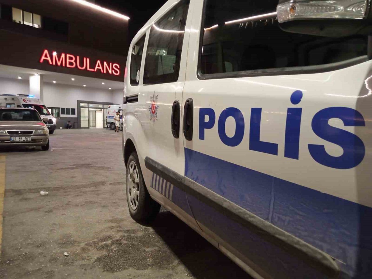 Evinde oturduğu sırada içeri giren şüpheli tarafından vurularak ağır yaralandı