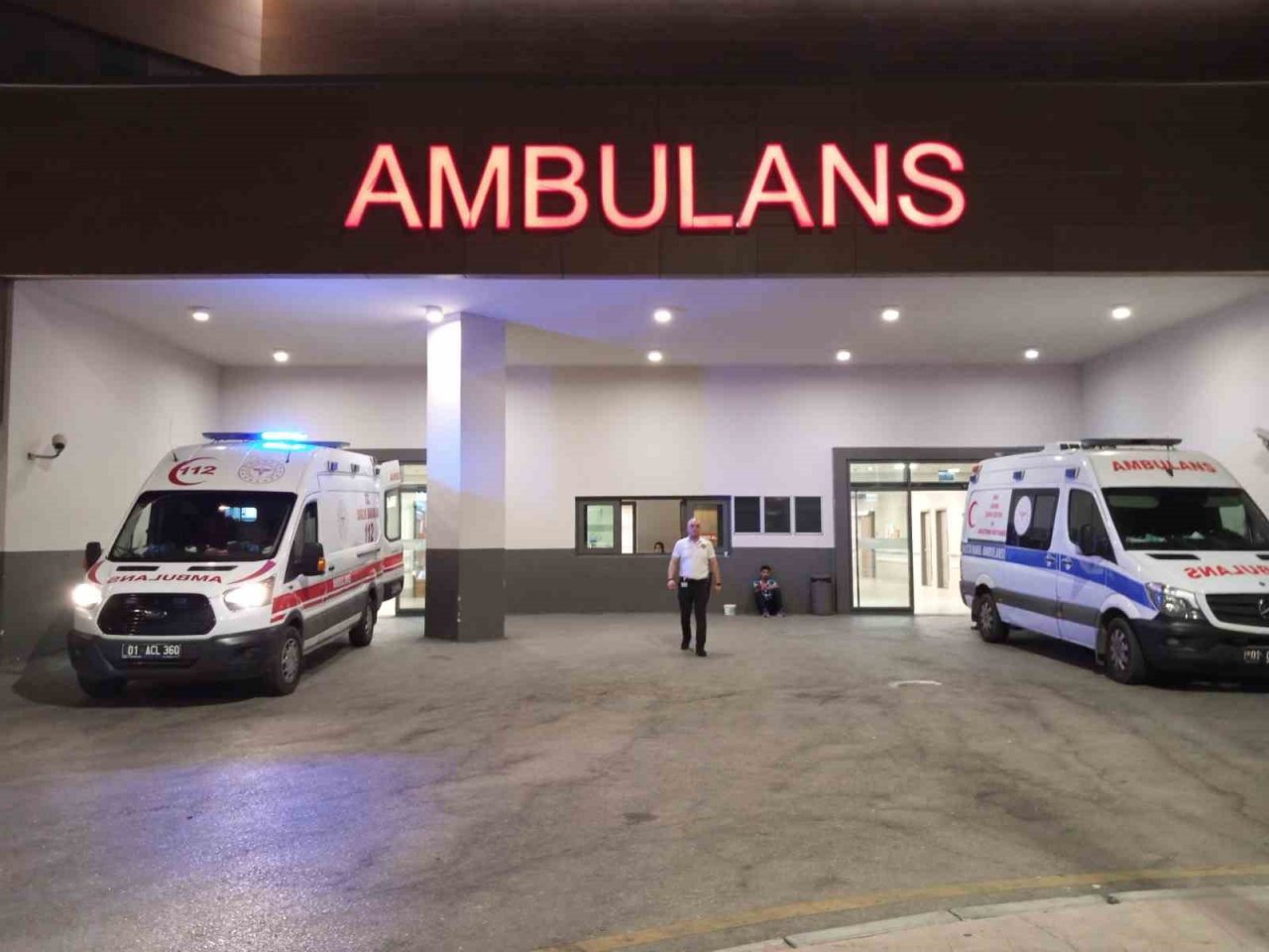 Evinde oturduğu sırada içeri giren şüpheli tarafından vurularak ağır yaralandı