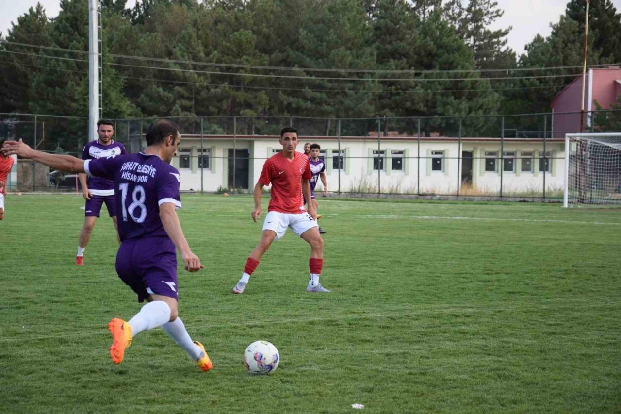 Türkiye İşitme Engelliler A Milli Takımı kampı sürüyor