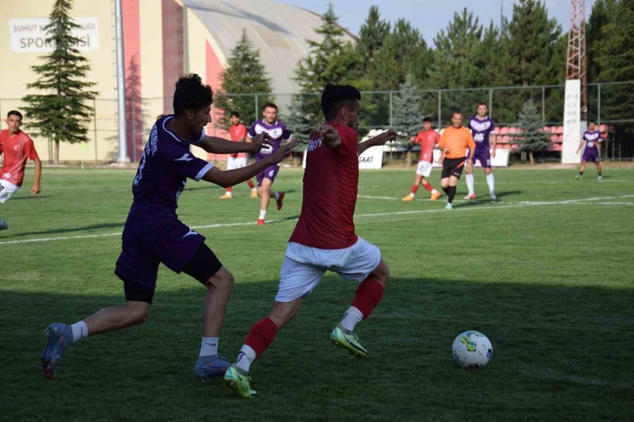 Türkiye İşitme Engelliler A Milli Takımı kampı sürüyor