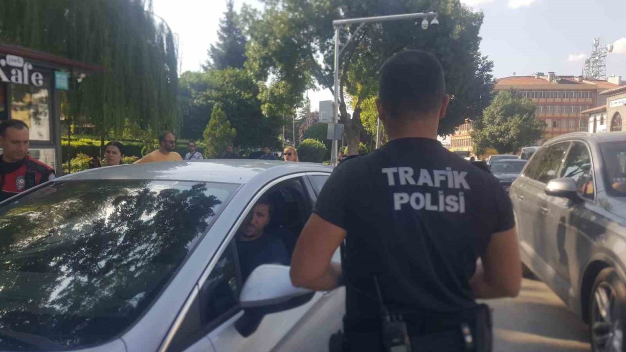 Afyonkarahisar polisinden asayiş ve trafik denetimi