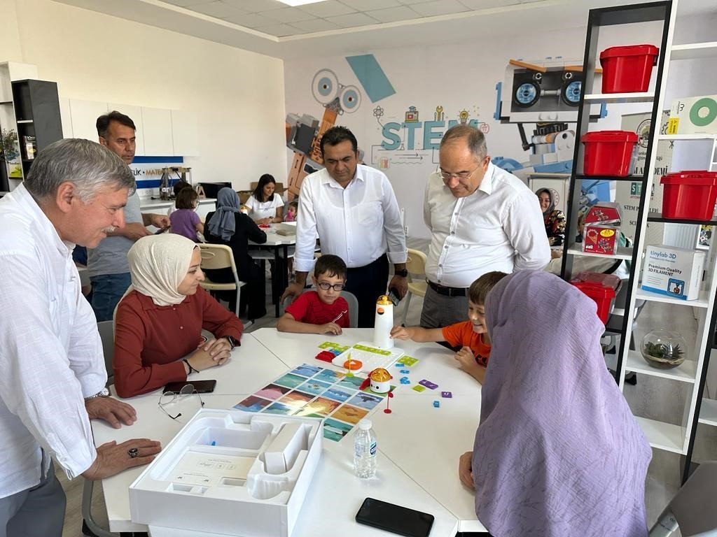 Afyonkarahisar’da STEAM atölyeleri açıldı