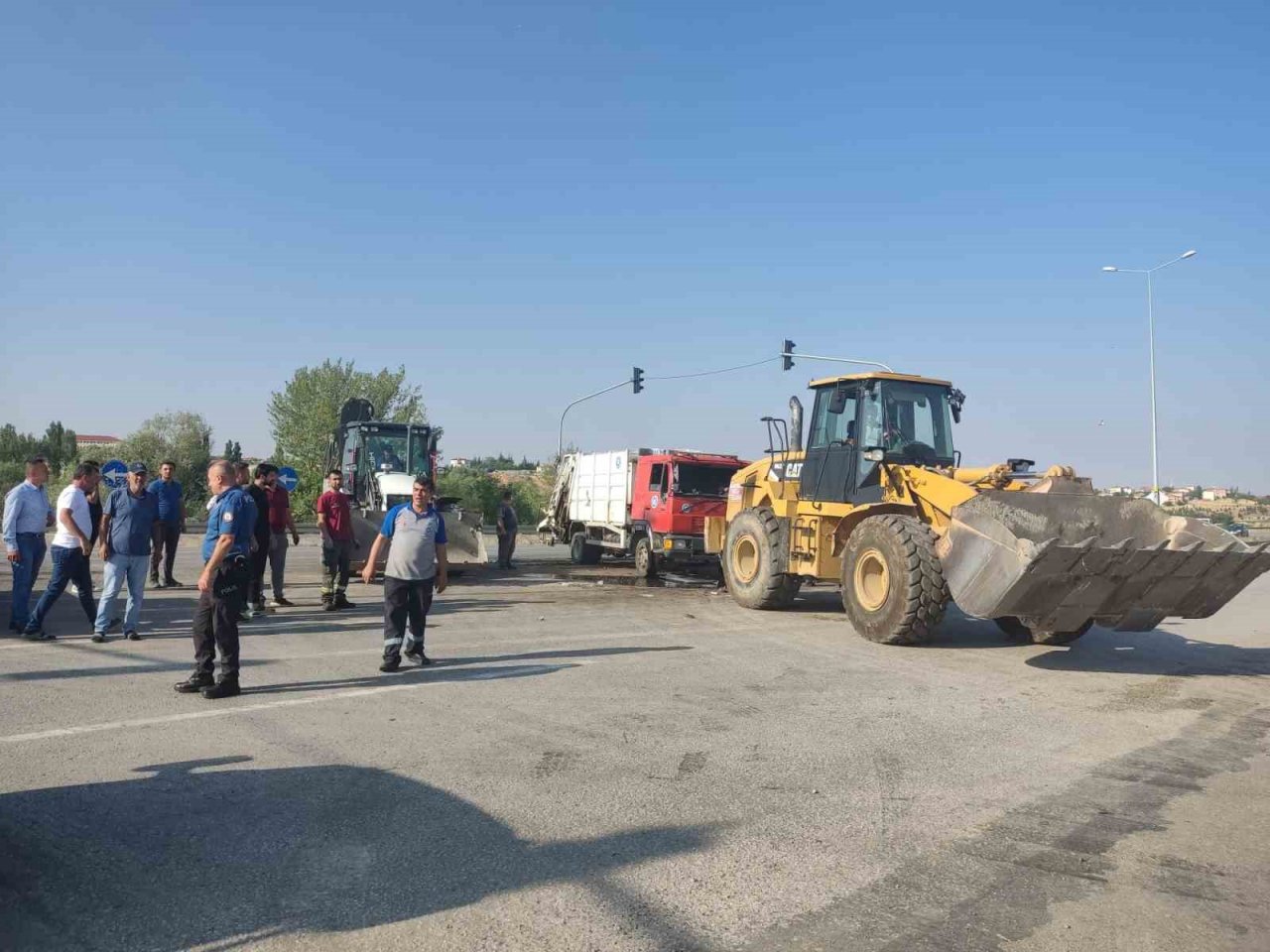 Ankara’da çöp kamyonu ile hafriyat kamyonu çarpıştı: 2 yaralı