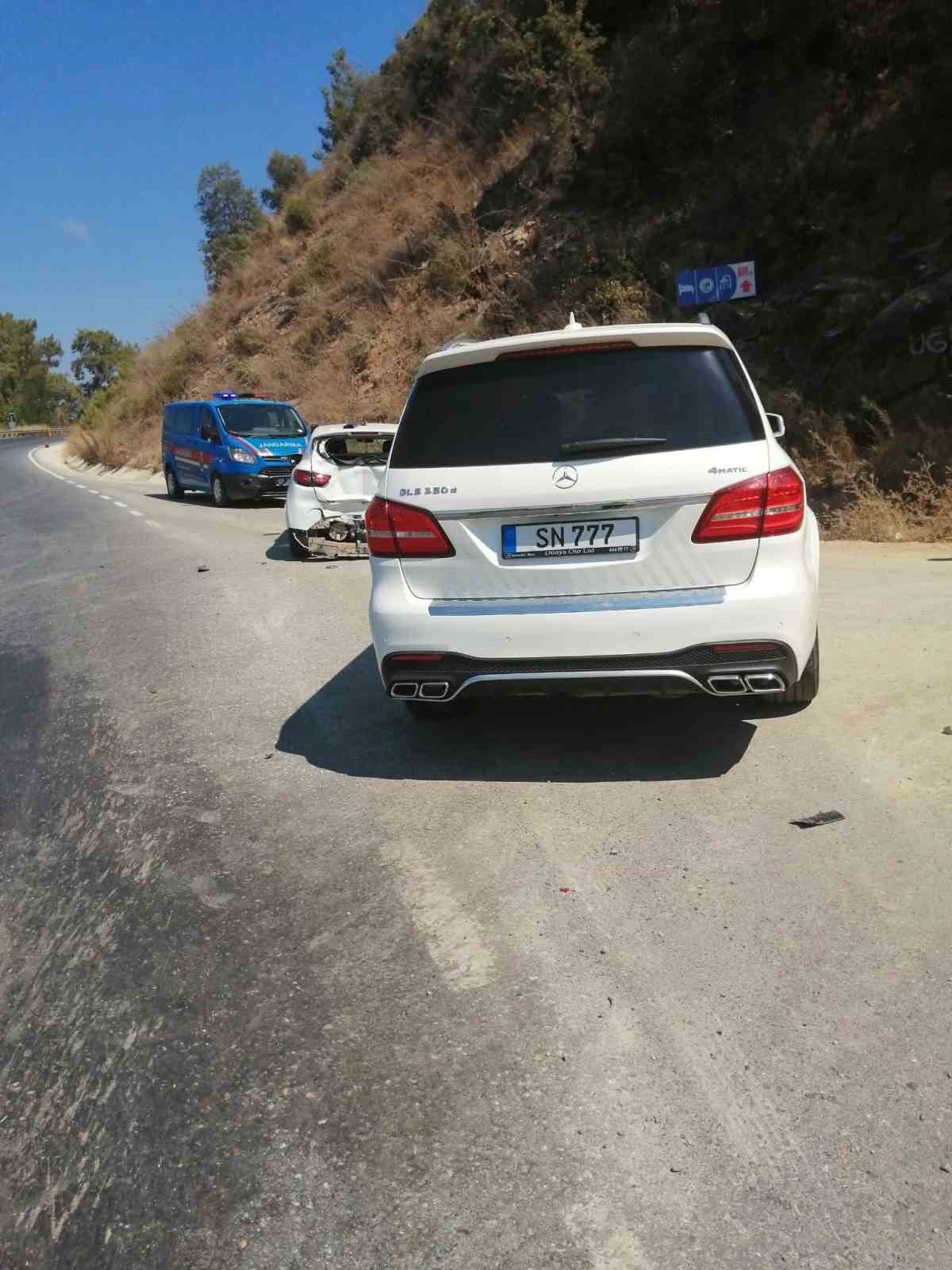 3 Aracın Karıştığı Kazada 3 Kişi Yaralandı