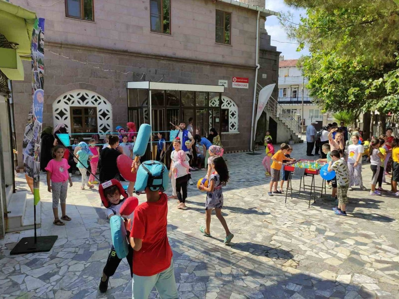 Balıkesirli gençler hem din eğitimi alıyor, hem spor yapıyor