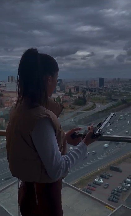 Batışehir’de silahla havaya ateş açan kadın maganda kamerada