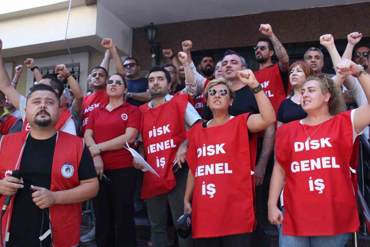 Bornova Belediyesinde bin 200 işçiden iş bırakma eylemi