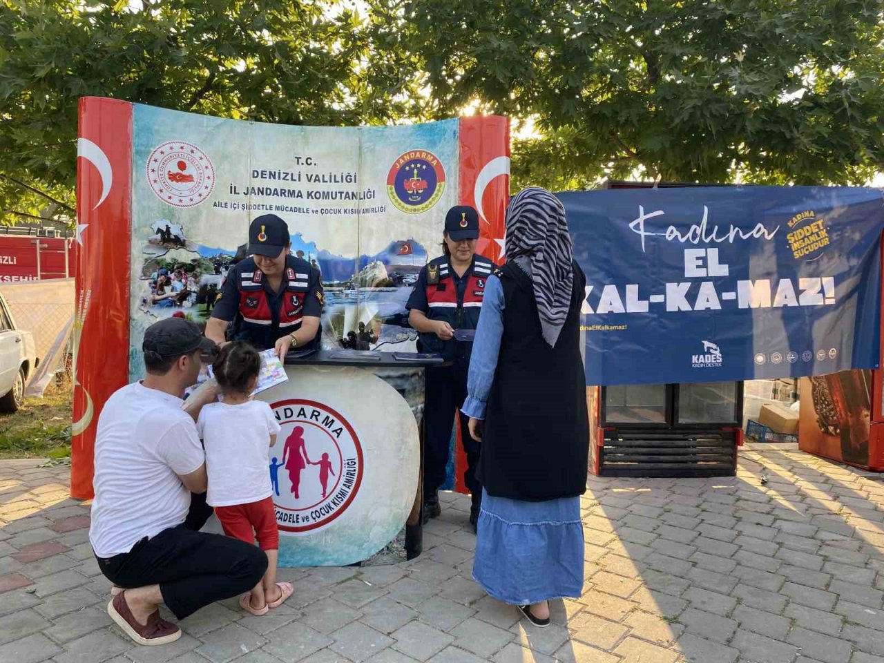 Jandarmadan ’kadına şiddet’ bilgilendirmesi