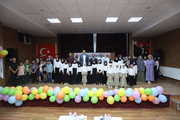 Yaz Kur’an kursunda başarılı olan öğrenciler ödüllendirildi