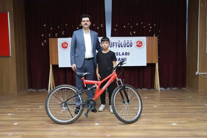 Yaz Kur’an kursunda başarılı olan öğrenciler ödüllendirildi