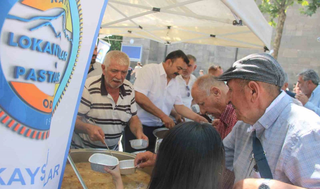 Lokantacılar ve Pastacılar Odası’ndan 10 Bin Kişilik Aşure