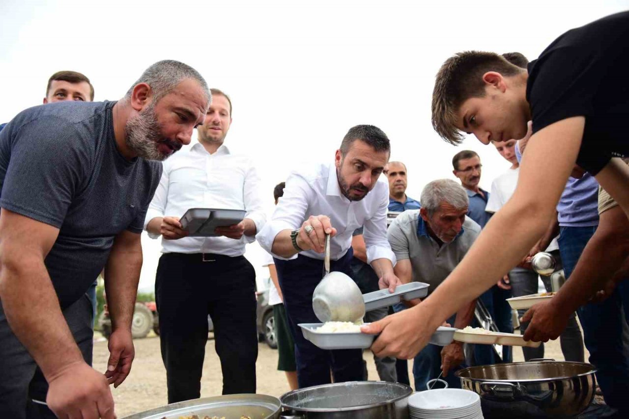 Bursa’da armut hasadı başladı... İlk meyveler Milletvekili Kılıç ve Başkan Tanır’dan