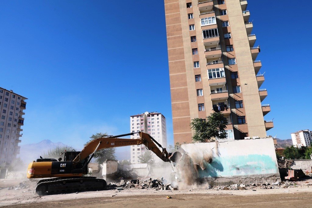 Başkan Çolakbayrakdar: "50 yıllık sorunları çözerken Kocasinan’ın gelecek 50 yılını planlıyoruz"