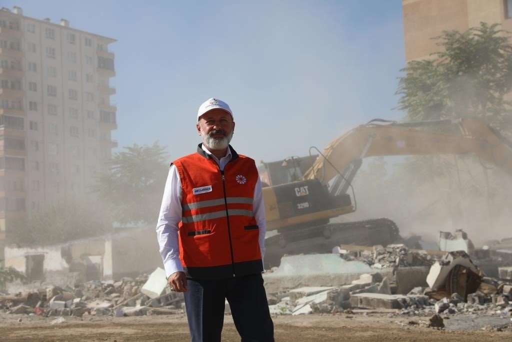 Başkan Çolakbayrakdar: "50 yıllık sorunları çözerken Kocasinan’ın gelecek 50 yılını planlıyoruz"