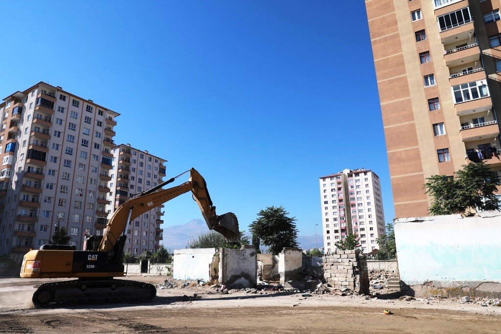 Başkan Çolakbayrakdar: "50 yıllık sorunları çözerken Kocasinan’ın gelecek 50 yılını planlıyoruz"