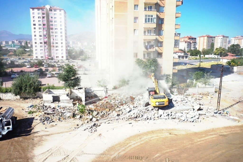 Başkan Çolakbayrakdar: "50 yıllık sorunları çözerken Kocasinan’ın gelecek 50 yılını planlıyoruz"