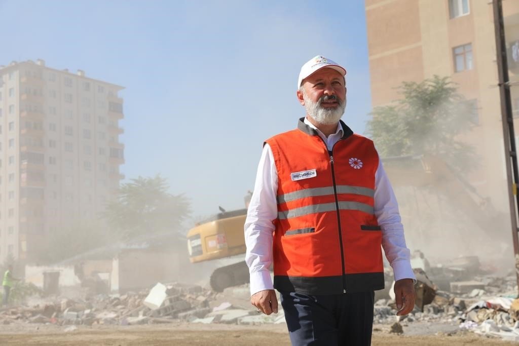 Başkan Çolakbayrakdar: "50 yıllık sorunları çözerken Kocasinan’ın gelecek 50 yılını planlıyoruz"