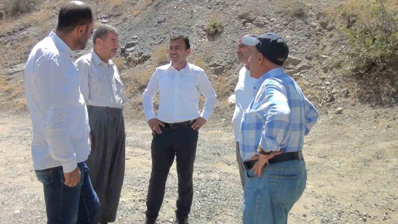 Pütürge’de yol asfaltlama çalışmaları tam hız devam ediyor