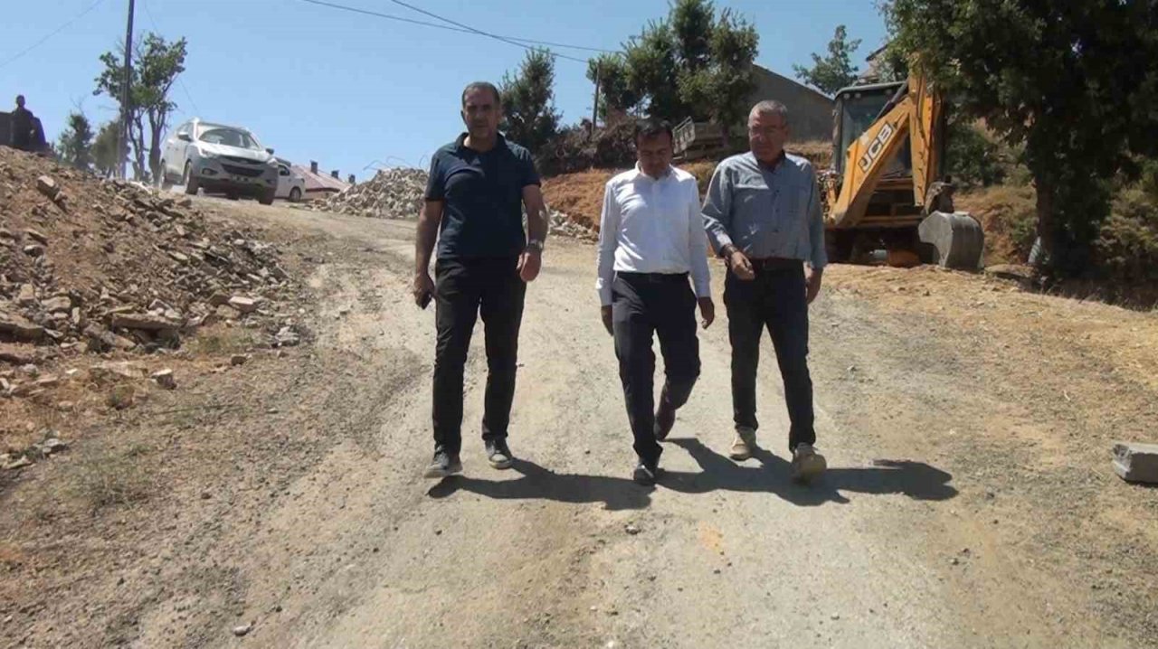 Pütürge’de yol asfaltlama çalışmaları tam hız devam ediyor