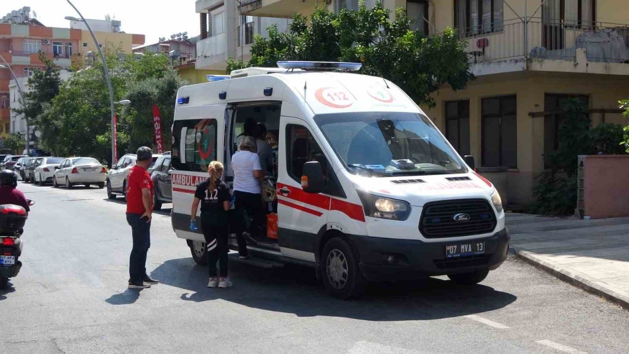Antalya’da iki otomobil çarpıştı, 1 kişi yaralandı