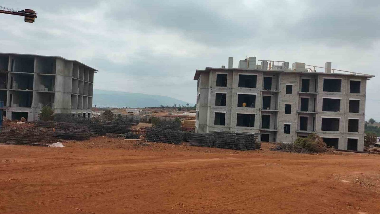 Osmaniye’nin Düziçi ilçesinde deprem konutları yükseliyor