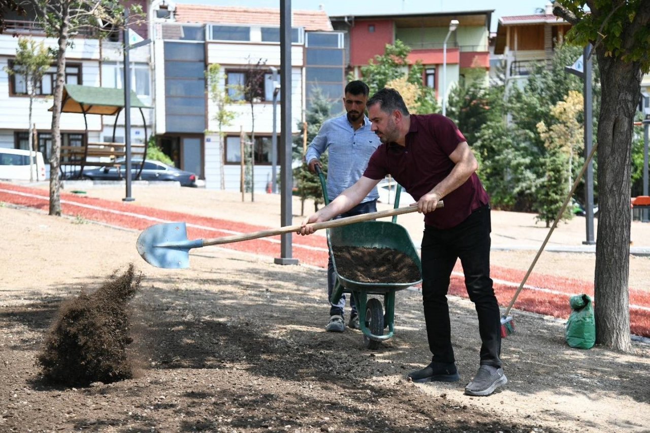 Pursaklar’da park yenileme çalışmaları devam ediyor