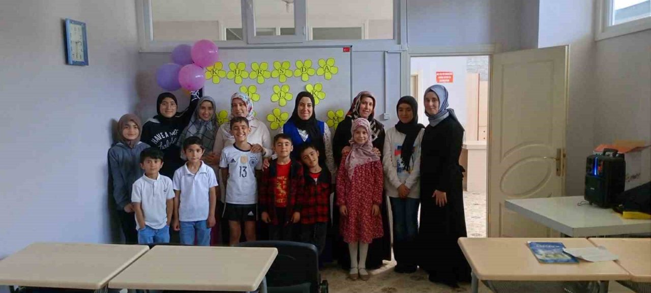 TÜGVA, Özalp ilçesinde binlerce öğrenciye ulaştı