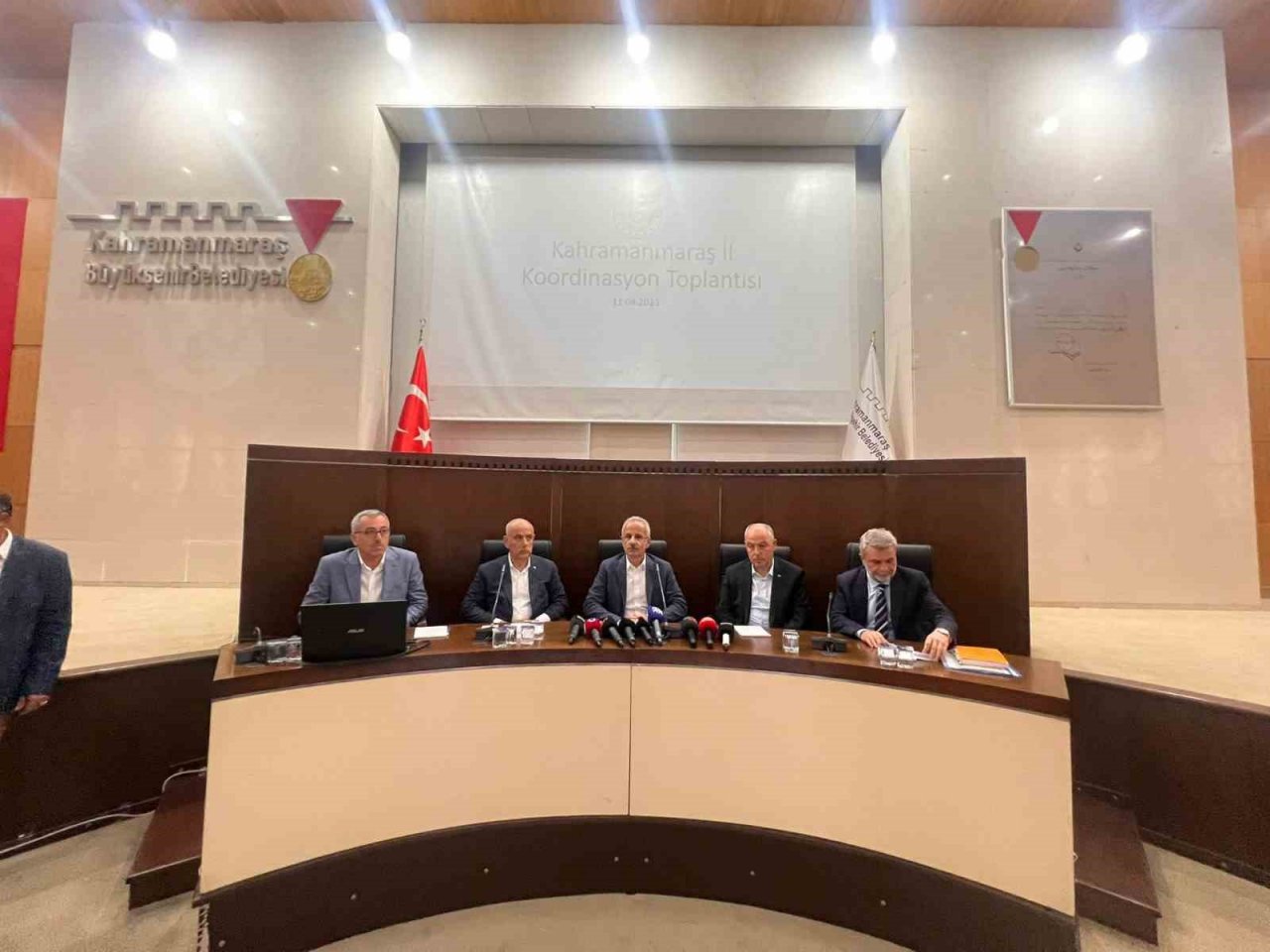 Bakan Uraloğlu: "Kahramanmaraş’ta depremden 79 kilometrelik yol kesimi etkilendi"