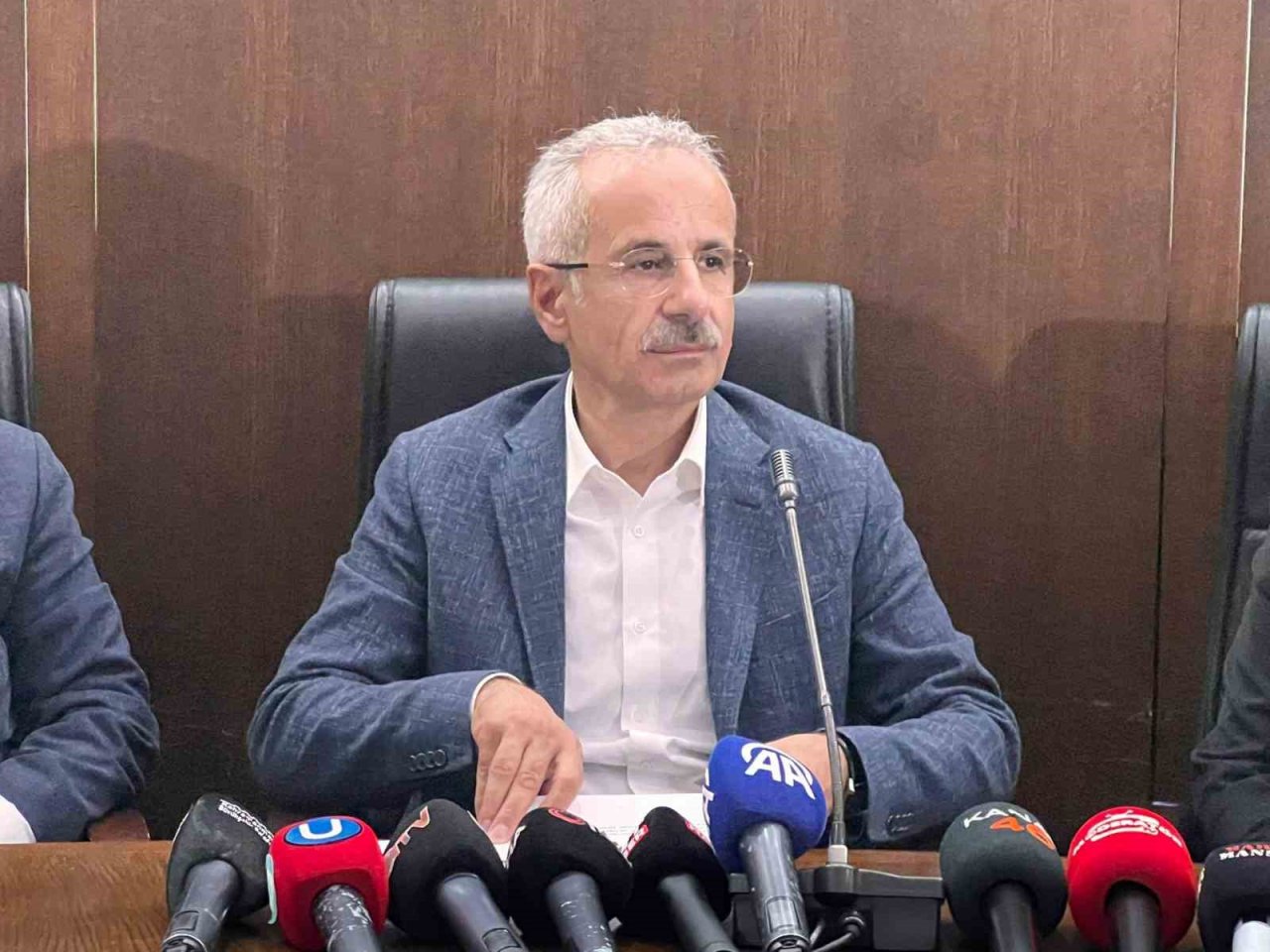 Bakan Uraloğlu: "Kahramanmaraş’ta depremden 79 kilometrelik yol kesimi etkilendi"