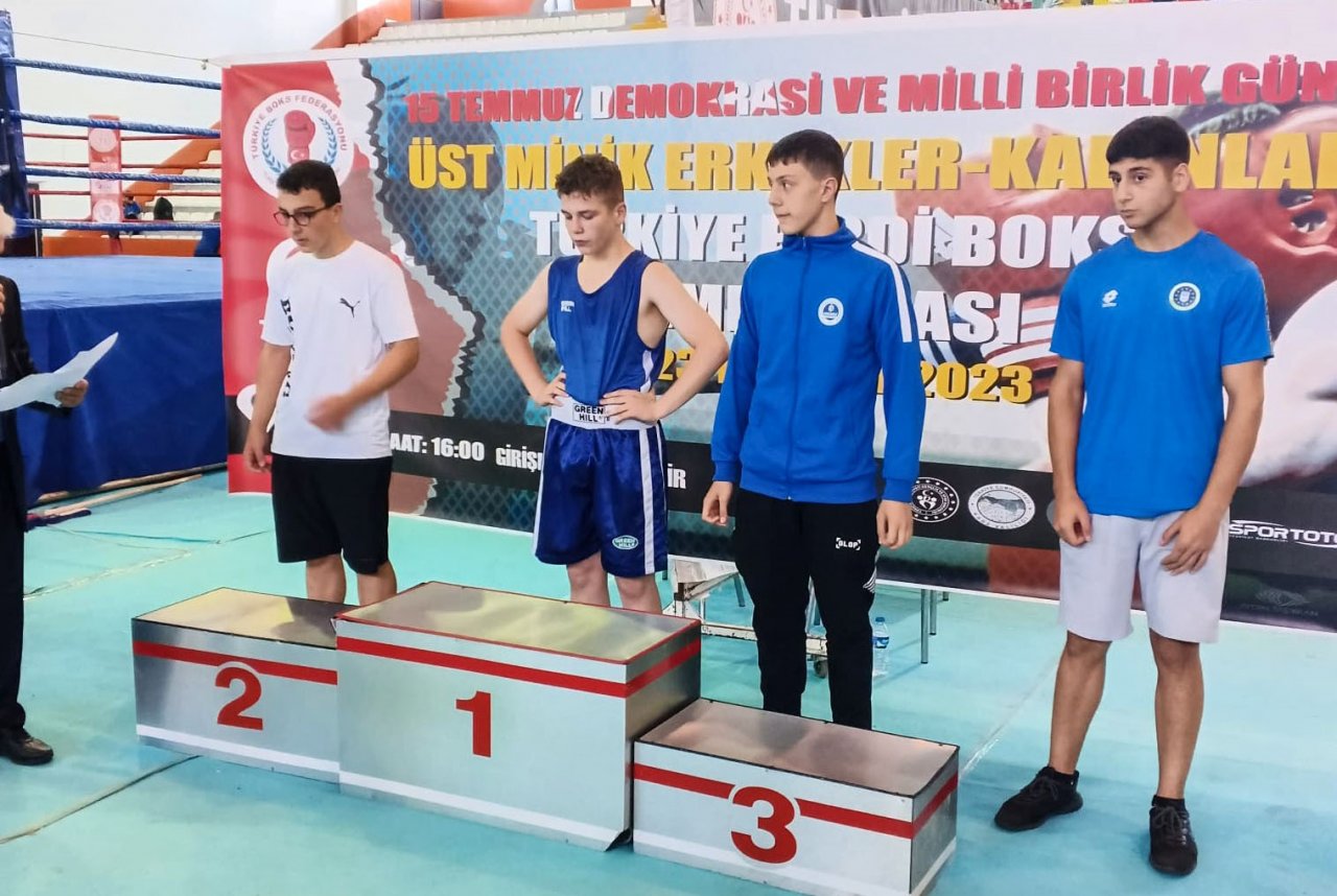 Yenimahalle Belediyesi Spor Kulübü madalyaya doymuyor