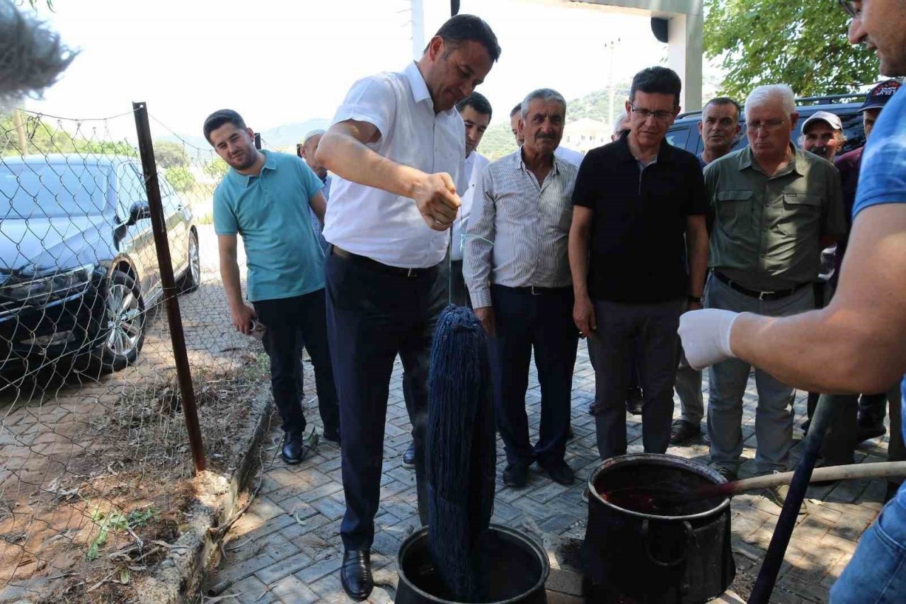 Kaş’ta “Barak Kilimi” dokumacılığı başlatıldı